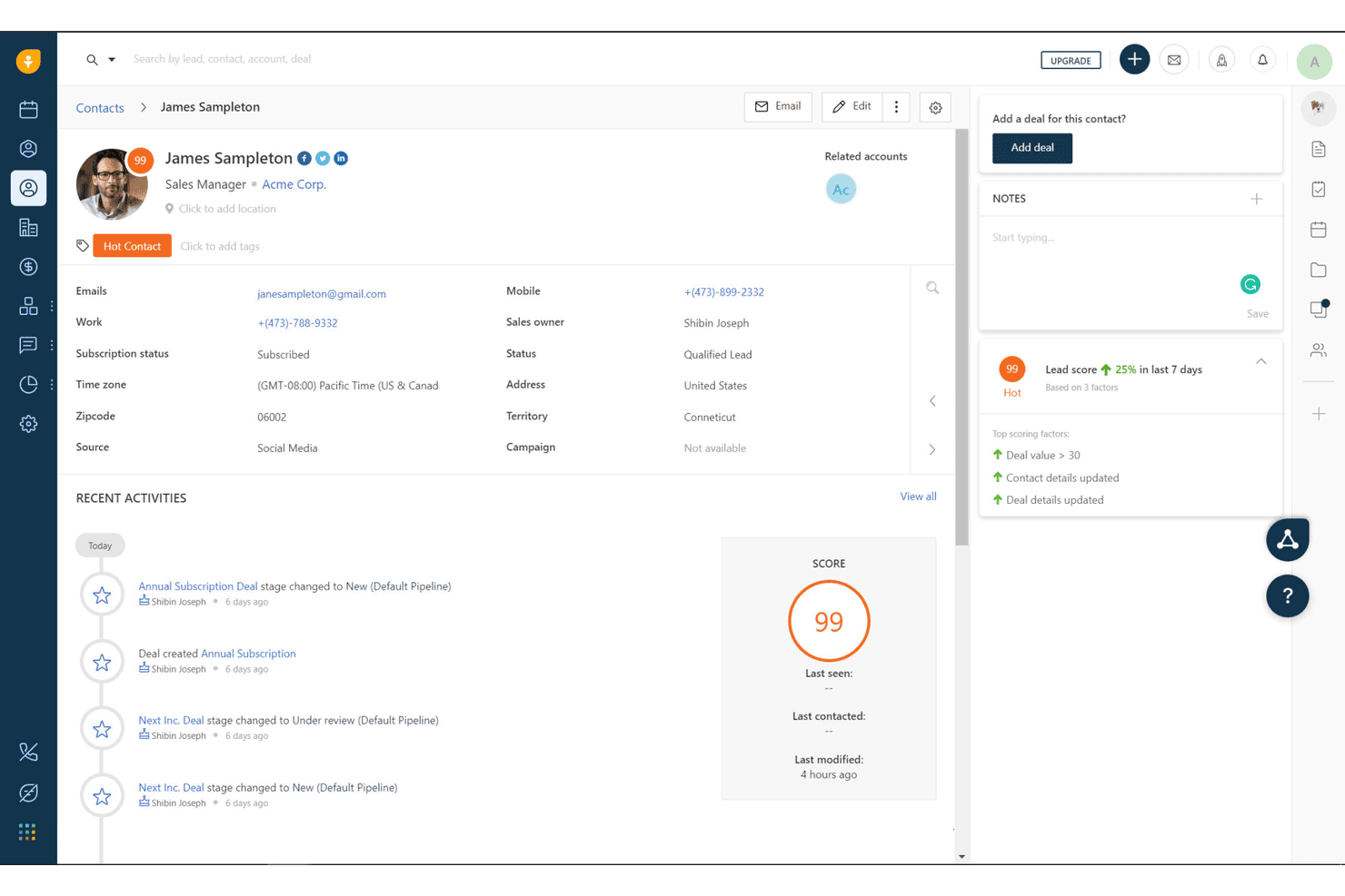 Freshworks CRM:n yhteyshenkilöprofiili, jossa näkyvät liidipisteet, toimintasyöte ja kaupan tiedot.