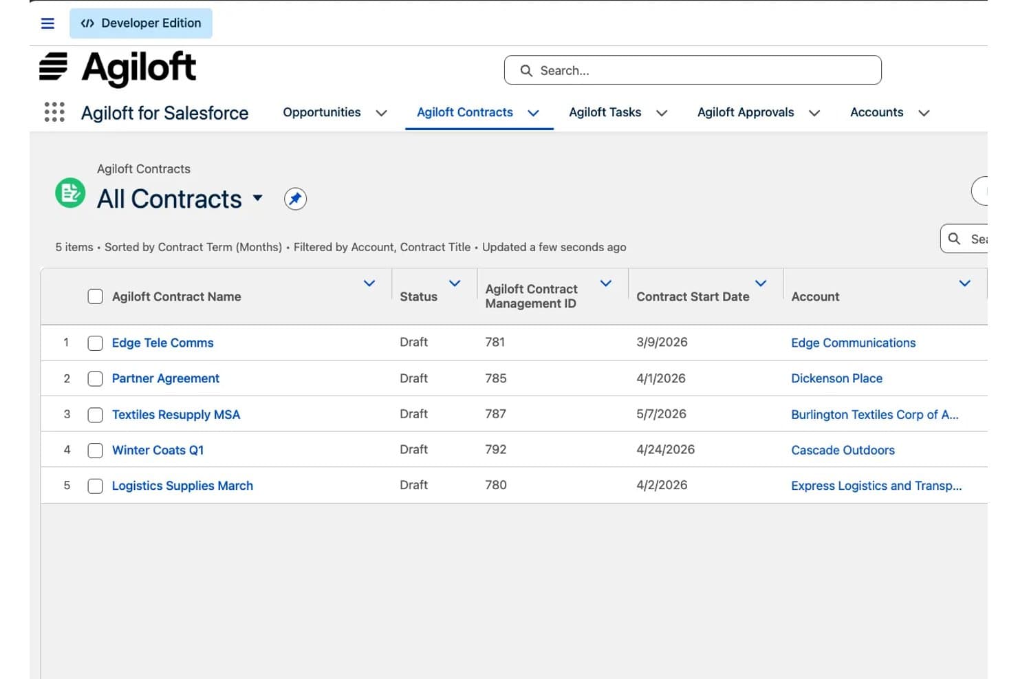 Agiloftin Salesforce-versio näyttää luettelon viidestä luonnossopimuksesta päivämäärineen ja asiakastileineen.