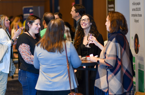 Conversation between attendees at MarketingProfs B2B Forum