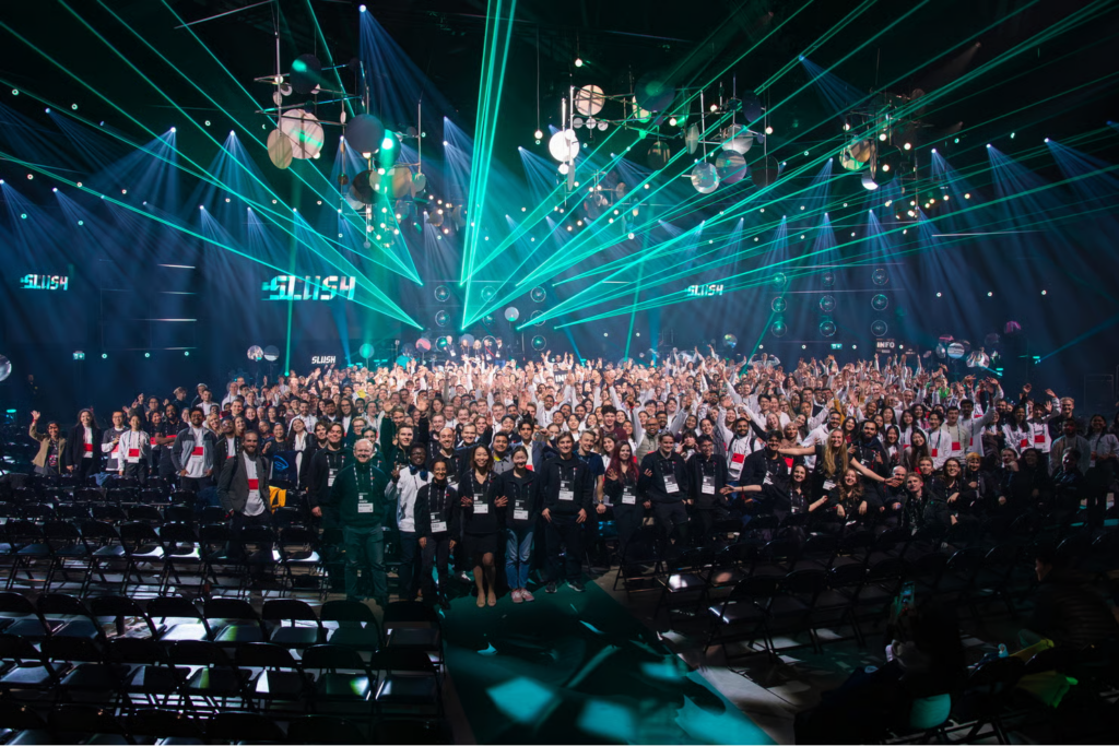 Gran foto grupal de asistentes en Slush 2025