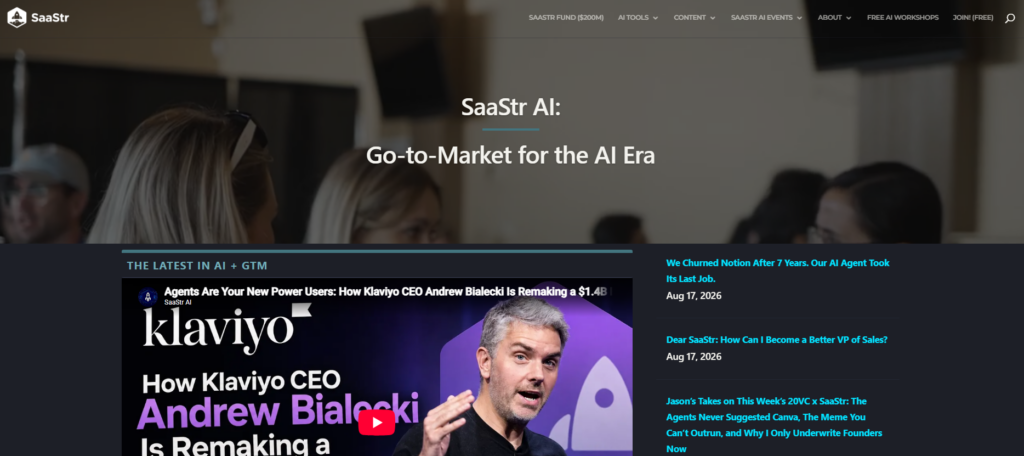 SaaStr AI-webpagina met go-to-marketcontent voor het AI-tijdperk, inzichten over SaaS-groei, artikelen over salesleiding en een video met de CEO van Klaviyo